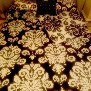 Reversible Full size Black/White Bedding Set